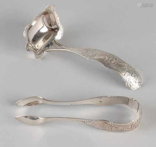 835/000 Silver sauce spoon with square container with pouring spout. Length: 14 cm. Anno 1857. And a