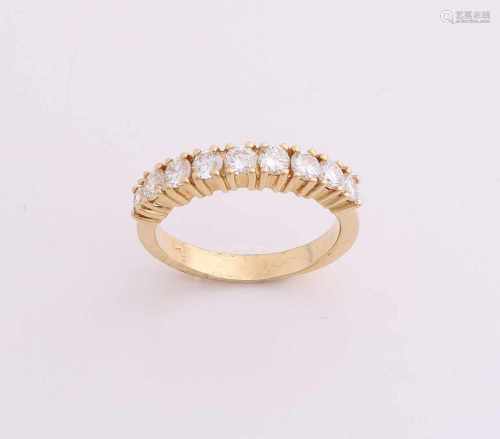 Royale yellow gold diamond row ring, 750/000, with diamond. Ring with a row of 9 brilliant-cut