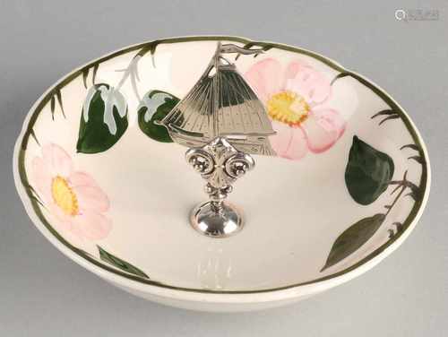 Floral hand painted bowl ring. Signature Villeroy & Boch. Equipped with a 835/000 silver handle in