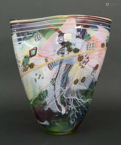Designer-Glasvase / A design glass vase, um 1980
