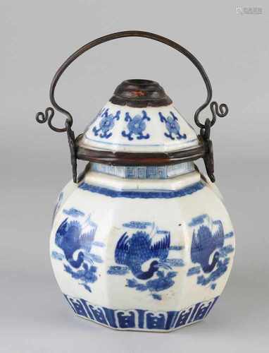 Chinese porcelain octagonal lidded with brass frame. Bird decor + bottom mark. Size: 15 x 12 cm dia.