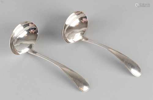 Set special sauce 835/000 silver spoons with a length of 15 cm. Provided with oval baking, stalk