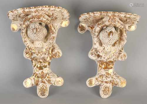 Two 19th century French ceramics wall brackets with tropical birds and gold decor. Size: 29 x 18 x