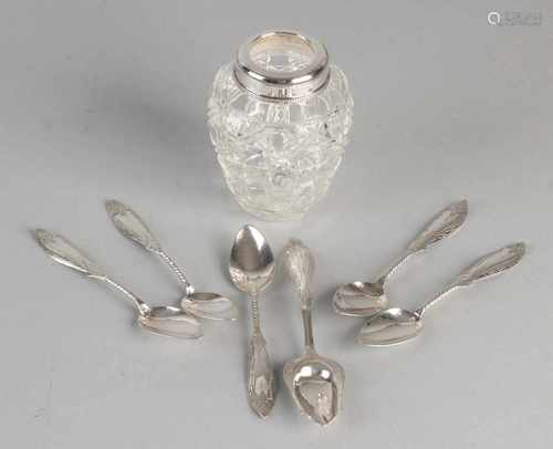 Spoon-cut crystal vase with Russian sharps and cut star on the bottom, dimensions: 9 x H Ø 6.5 cm.