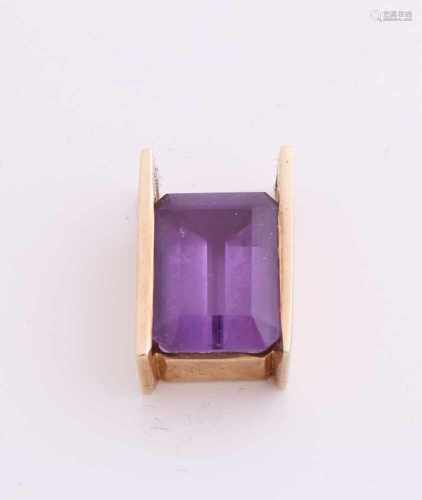 Hanger, 412/000, with purple stone. Tight rectangular pendant with two jobs which is put between a