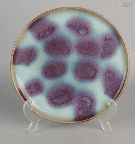 Platte Chinese porcelain dish with vanilla frosting. Cassis blue. Size: ø 21 cm. In good condition.