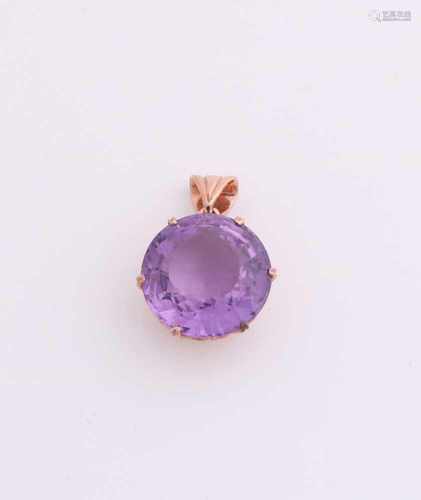 Fine gold-plated pendant with large amethyst, ø 18 mm. In very good condition