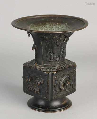 Antique Japanese / Chinese bronze vase with dignitaries / salamander decor. Size: 16.5 x 14.5 cm