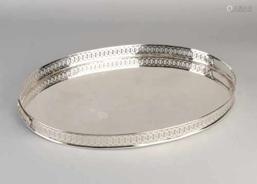 Large silver tray, oval model with a fine serrated edge with circular pattern. 47x34x3cm. total