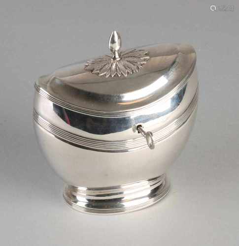 Antique silver 835/000 Empire caddy. Schuit-shaped model with smooth fillet edges, lockable hinged