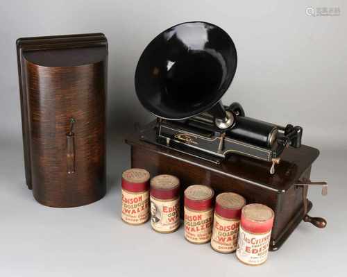 Fully complete details antique Edison phonograph with extra playing roles. Nr. 274787. Size: 30 x 41