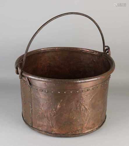 18th - 19th Century copper nailed aker with handle. Size: 30 x 43 cm dia. In good condition.