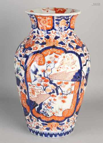 Nice large Japanese Imari porcelain vase with floral, bird decor. Ribbed. Size: H 37 cm. In good