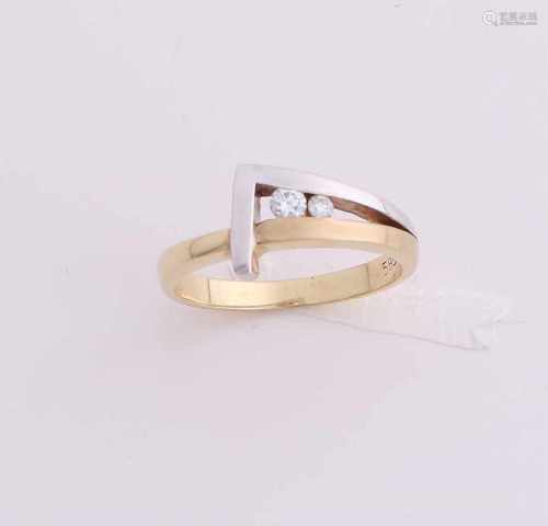 Bicolour gold ring, 585/000, with diamonds. Tight fantasy ring with white and yellow gold, set