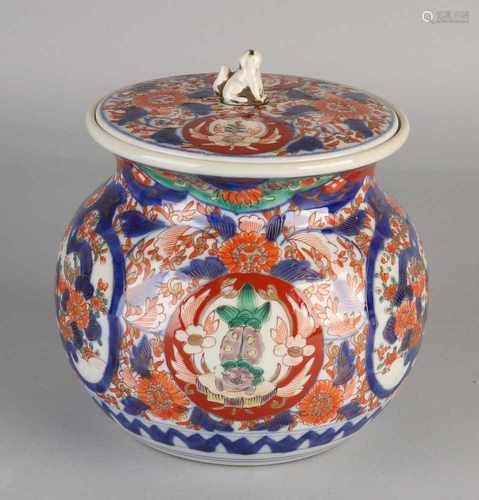 19th Century Imari porcelain lidded with Foo-dog and floral / gold decor. Dimensions: H 18 x Ø 17