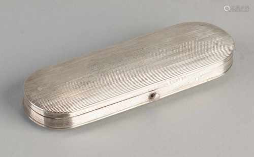 Silver glasses case, 833/000, oval model decorated with ribdecor. MT .: A.Kruijt, Schoonhoven. jl .: