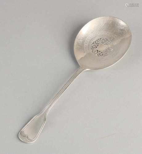 Silver ladle, 833/000, with an oval box comprising sawn curl decor, with gepointilleerde and wavy