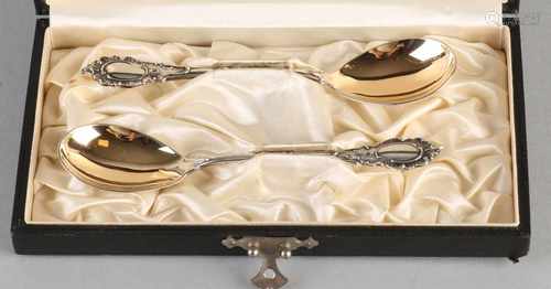 Set 830/000 silver spoons, length: 13.5 cm. , Weight: about 47 grams. With beautiful floral steal