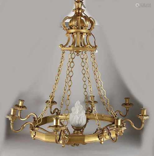 Capital gilt bronze candle chandelier. Circa 1900. Size: 100 x 105 cm ø. In good condition.