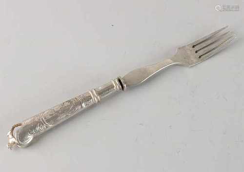 Silver fork, 833/000, with pistol grip. Small silver fork with 4 tines and a handle in the shape