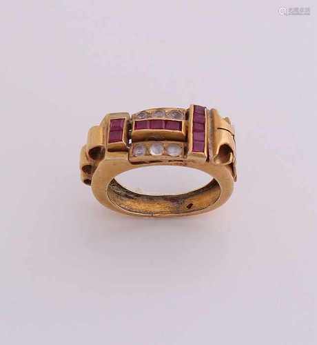 Yellow gold ring, 585/000, with ruby and zirconia. Ring having a rectangular head with 3 bands