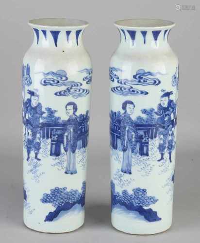 Two 19th century Chinese porcelain rolvazen with figures in garden decor. Size: H, 29 x 9 cm. In