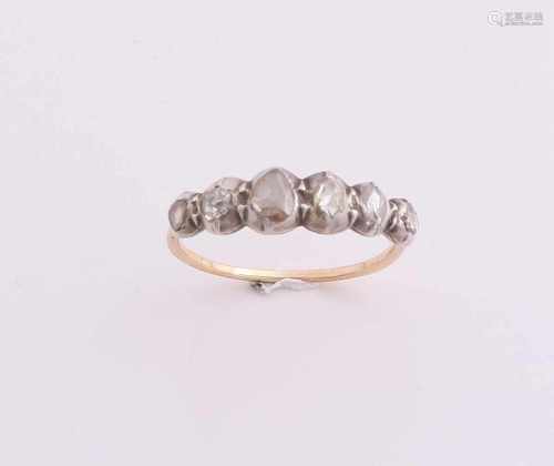 Yellow gold ring, 585/000, with diamond. Ring silver zetkasten, extending in size, with six diamonds