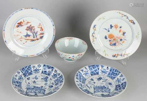 Five parts antique Chinese porcelain. Consisting of two 18th century Chinese porcelain plates with