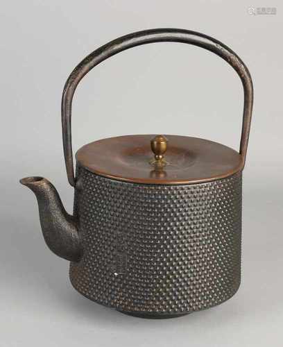 Heavy Chinese antique cast iron boiler with copper lid driven. Size: 17 x 21 x 16 cm dia. In good