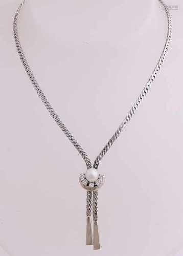 Fine white gold Y-necklace, 585/000, with diamond and pearl. Collier of flat gourmet links extending