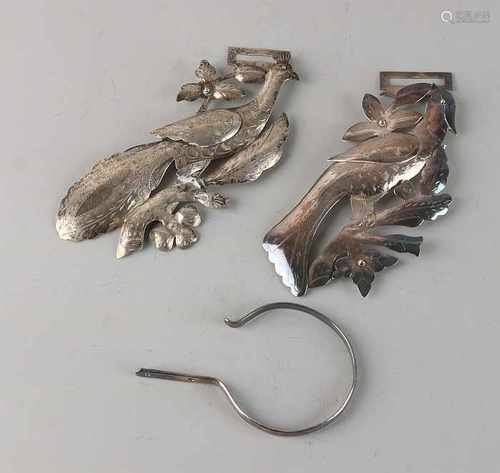 Two silver pendants Djokja mosquito net, 800/000, with images of birds. With one single hook.