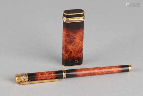 Set with a fountain pen and lighter, Must de Cartier, Trinity Lacquer, goldplated. 7x2,5cm and 17