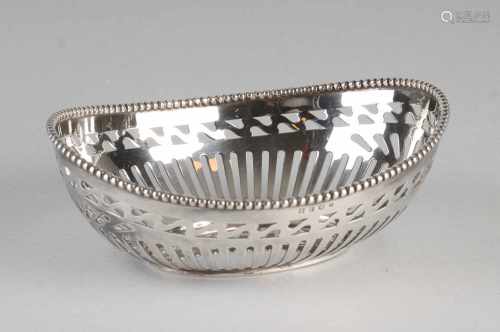 Silver bonbon basket, 925/000, oval sawed model with bars and a bead edge. MT .: Royal van Kempen