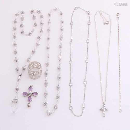 Lot silver jewelery, 925/000, with 2 chokers ground with glass beads with silver intermediate