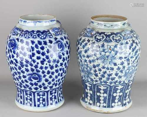 Two major 18th - 19th century Chinese porcelain jars and cups with floral decor. Size: 36-37 cm.