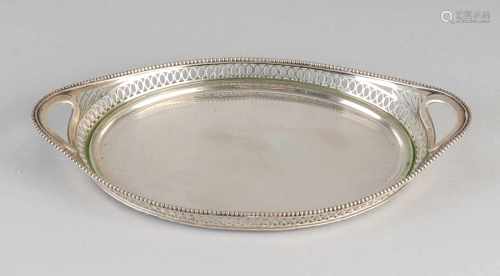 Silver platter, 833/000, boat-shaped model oval sawing and pearl edge. MT .: unclear, Schoonhoven,