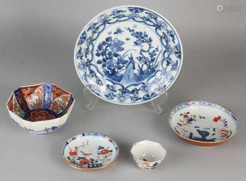 Five parts antique Chinese porcelain. Comprising: Kang Xi board, 18th century, two holes. Chinese