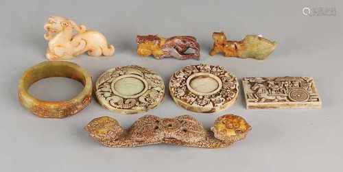 Eight times various ancient Chinese jade objects. 20th century. Size: 8-17 cm. In good condition.