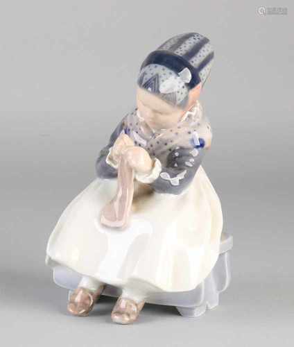 Royal Danish porcelain Copenhagen FIG. Seamstress, Nr. 1314. 20th Century. Size: H 15 cm. In good