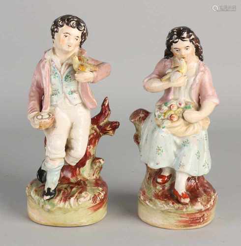 Two 19th century English ceramic figures. Lord and lady bird. Piece boom glued. Size: 1 9 -20 cm. In