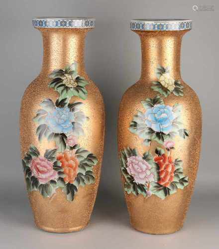 Two large Chinese porcelain vases of peonies decor and gold enamel powder. 20th century. Size: H