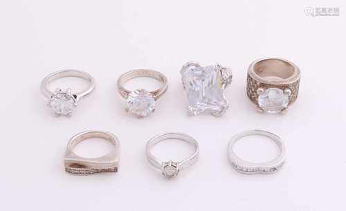 Lot 7 silver rings, 925/000, set with zirconia. Various models total approximately 55.5 grams. In