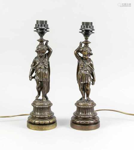 Two heavy antique bronze lamp bases with putti. Circa 1900. Later electrification. Size: H 39 cm. In