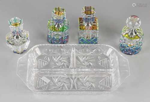 Five-piece crystal parfumset. Tablet with four vials. 21st century. Size: 13 x 31 x 17 cm. In good