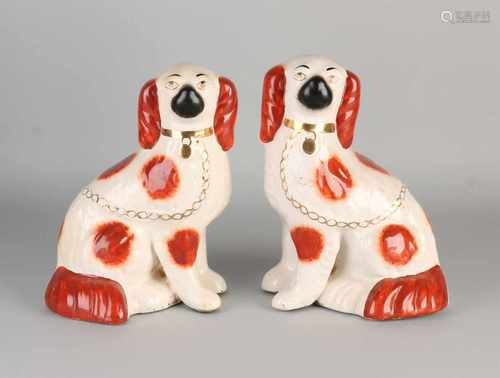 Two antique English Staffordshire ceramic dogs. Circa 1900. Size: 23 x 16 x 11 cm. In good