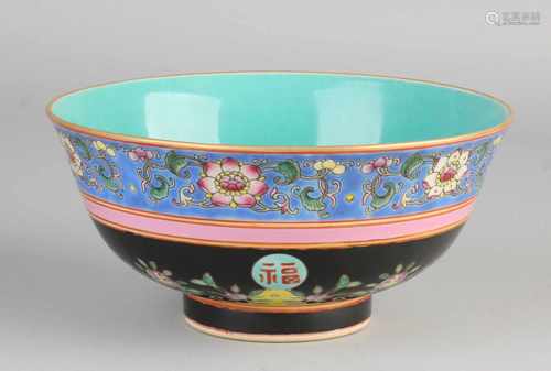 Chinese porcelain family rose bowl with floral decor and signs and bottom mark 7.5x Ø16,2 in good