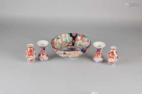 Five times 19th century Japanese Imari porcelain. Comprising: Four miniature vases and one bowl.