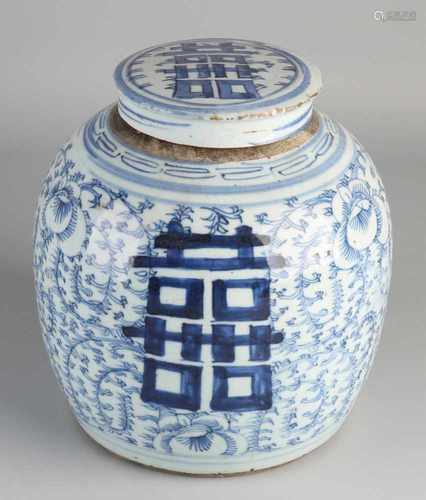 Large Chinese ginger jar with floral decor. Dimensions: H 24 x Ø 20 cm. In good condition.