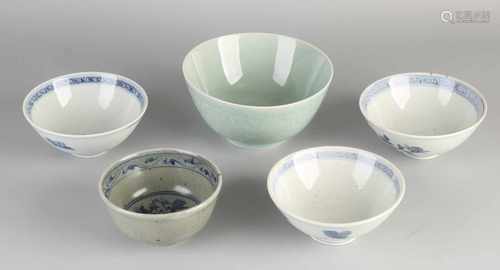 Five Chinese porcelain bowls. Divers. 19th - 20th Century. Size: ø 12 - ø 16 cm. In good condition.