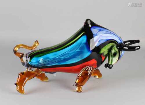 Large glass Murano-style bull. Glass fusing. 21st century. Size: 23 x 40 x 13 cm. In good